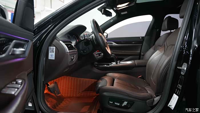 宝马7系2018款730li领先型m运动套装外黑内