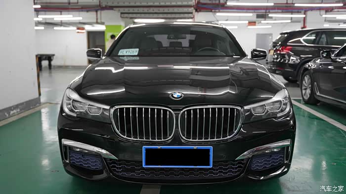 宝马7系2018款730li领先型m运动套装外黑内