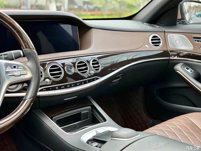 19年奔驰迈巴赫s450,私家代步车,表显8万公里,最美颜色