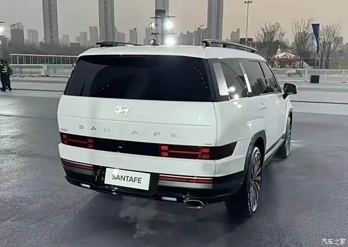 胜达旅行家是一款由现代汽车(hyundai)生产的suv车型