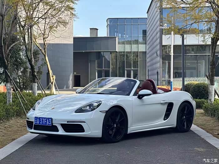 19年上牌保时捷718 4万公里 最美配色 白外红顶 车况精