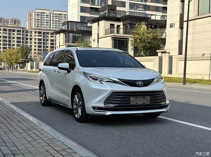 23年4月上牌 丰田赛那sienna 2.5l混动 尊贵版
