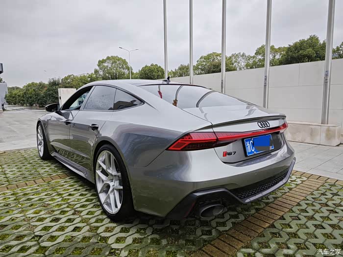 23年11月奥迪rs7满配15万公里个人一手车4