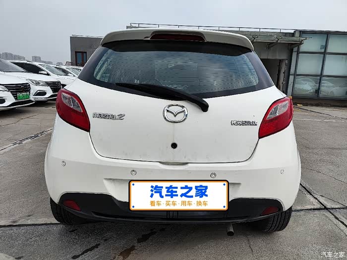 出一台马自达2代步车实表4万多公里成色非常新动力充沛