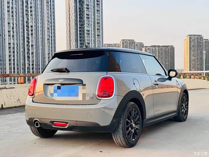新到21年上牌宝马mini,1.5tcooper经典派,配置