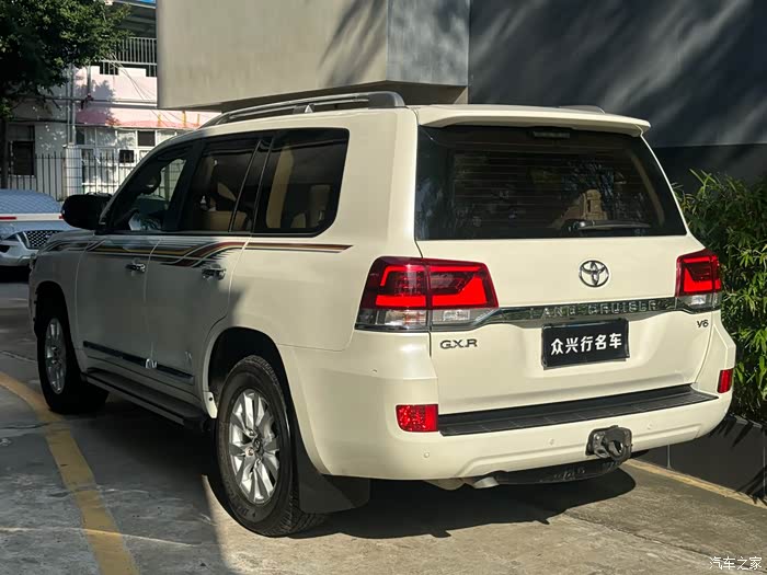 上架一台靓货17年陆巡4000 8气天窗,一手车主安全行驶两