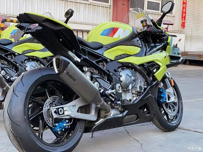 宝马m1000双r现车一台18560411777