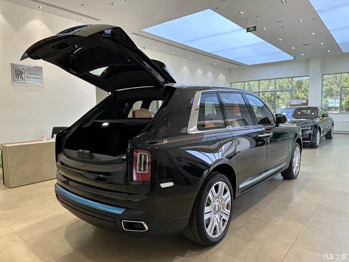 23款库里南四座普通款纯23年的车子流星顶1000公里