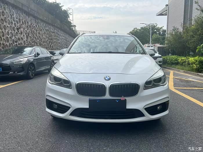 2018年5月上牌宝马218i旅行车 深圳牌过一手 全车原版