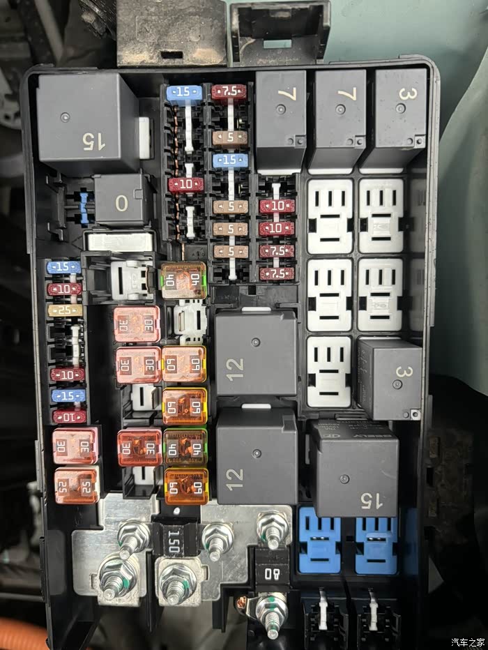 几何e的点烟器是那个保险丝