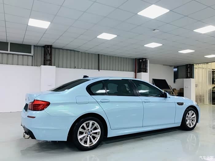 39812年宝马523li领先6缸25排量