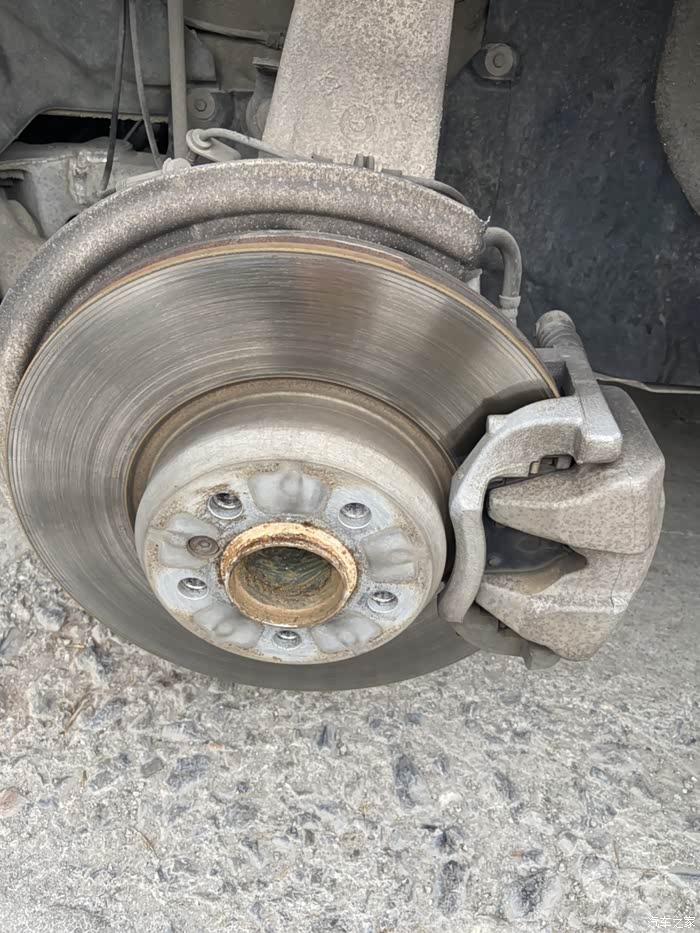 18款525更换刹车片