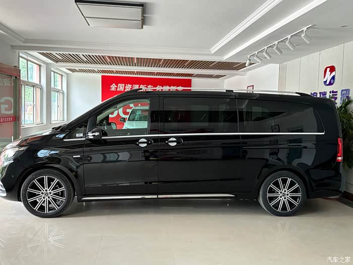 奔驰v260l,顶配豪华版,指导价64.68万,现在仅需53