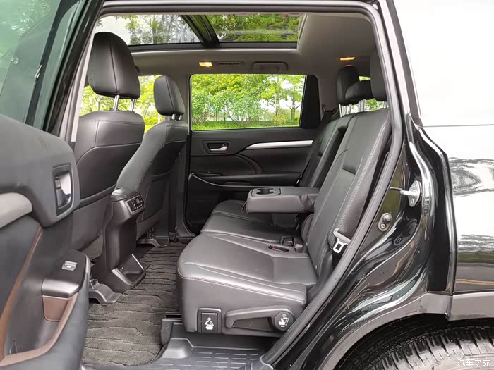 丰田 汉兰达 2018款 2.0t 四驱尊贵版 国vi(官价