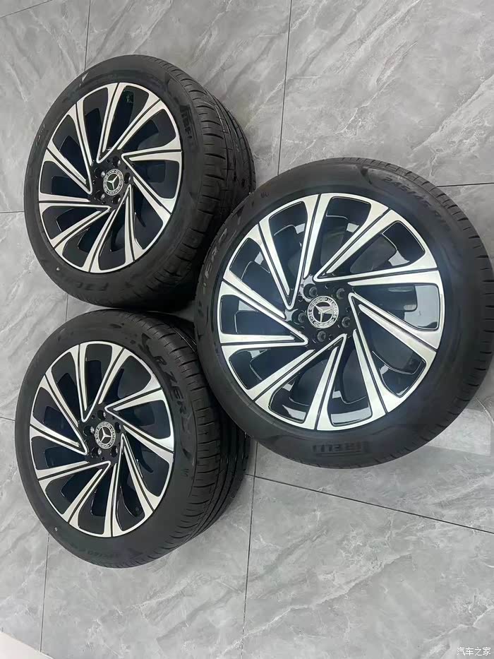 新款奔驰e 19寸轮毂套件,成色非常好,有兴趣的车友来看看