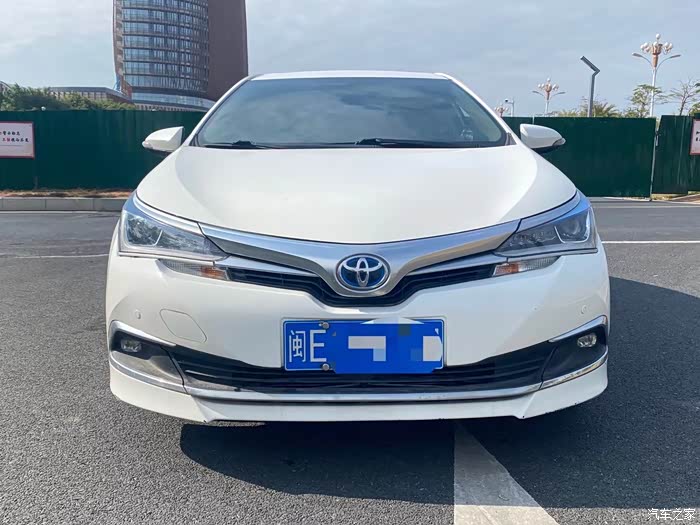 16年6月丰田卡罗拉双擎18油电混合最高配车况精品按