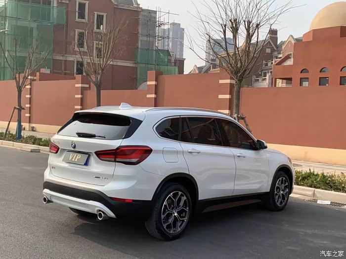 出20年8月上牌宝马x120款25i领先型个人一手