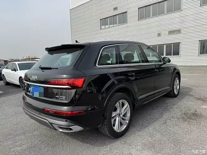 最新到货23年3月上牌奥迪q72023款45四驱