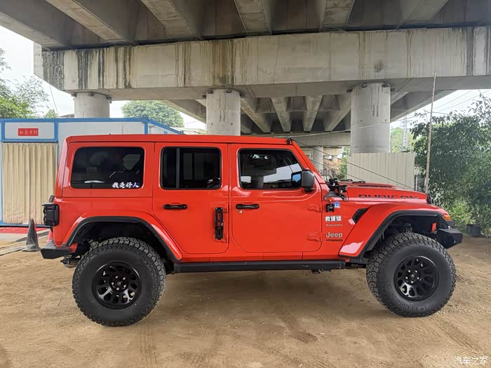 出台电动敞篷牧马人