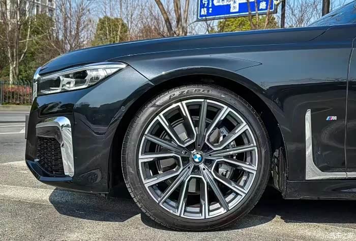 给你的宝马7系升级一套高配轮毂吧