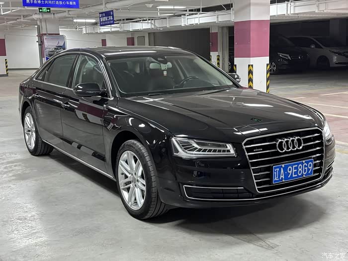奥迪a82018年一手车14万公里