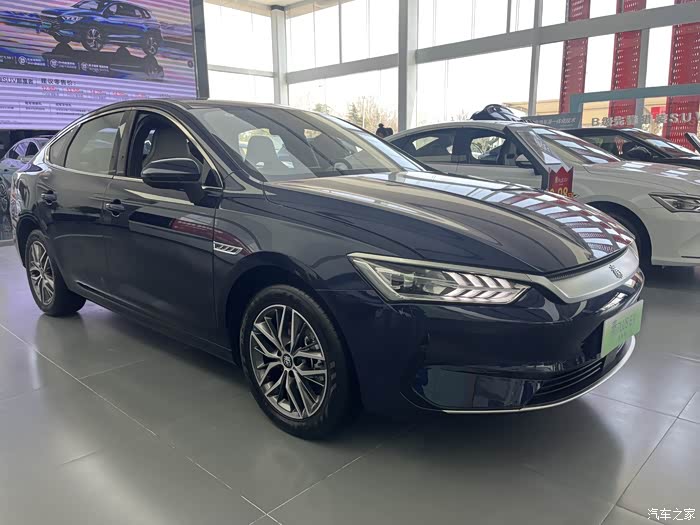 秦plusdmi荣耀版售价为798万元起其外观沿用