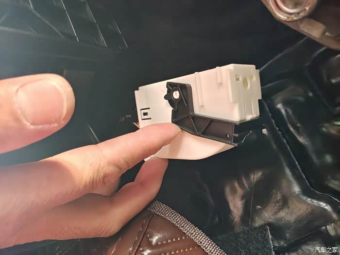 朗逸启航加装187a带轨迹牌照灯摄像头