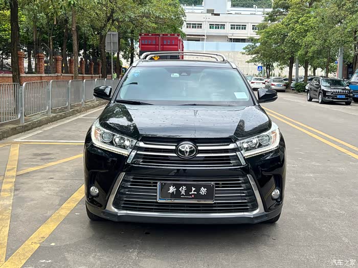 2018年丰田汉兰达,2.0t四驱7座尊贵版,一键启动,座椅