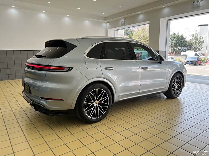 24卡宴泰卡特包围他来辣