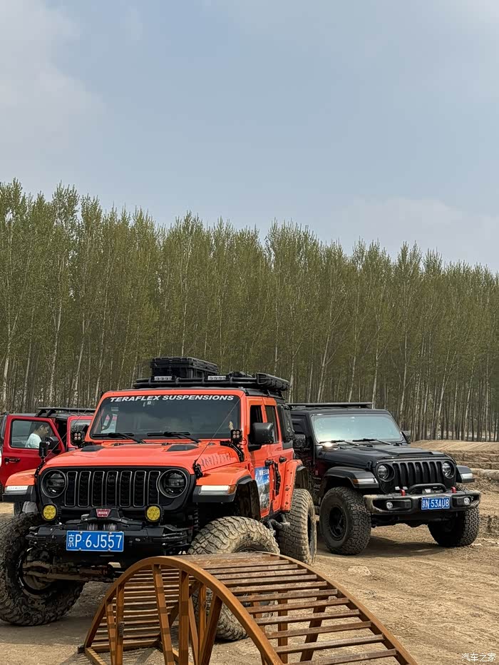 封闭越野场地打卡交叉轴炮弹坑起伏路m型障碍大泥坑