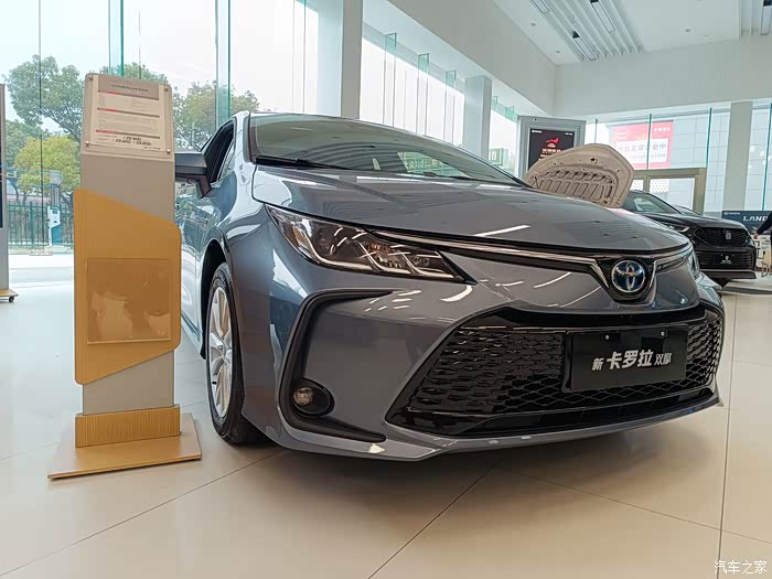 丰田双擎车辆家用省油代步车第五代双擎卡罗拉