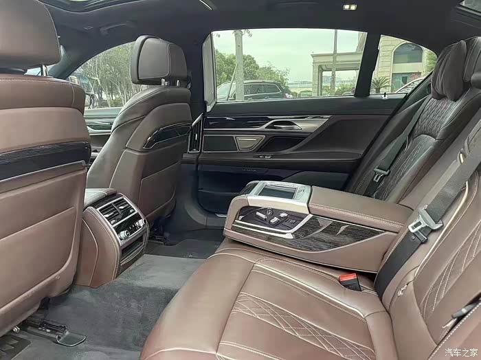 在店19年宝马740li原厂贝尔尼纳灰极品零出险后排i