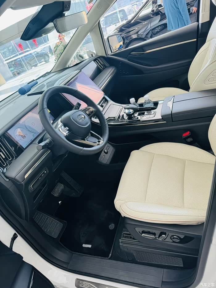 传祺新能源e9白色内饰整车白色外观配上白色内饰个人感觉非