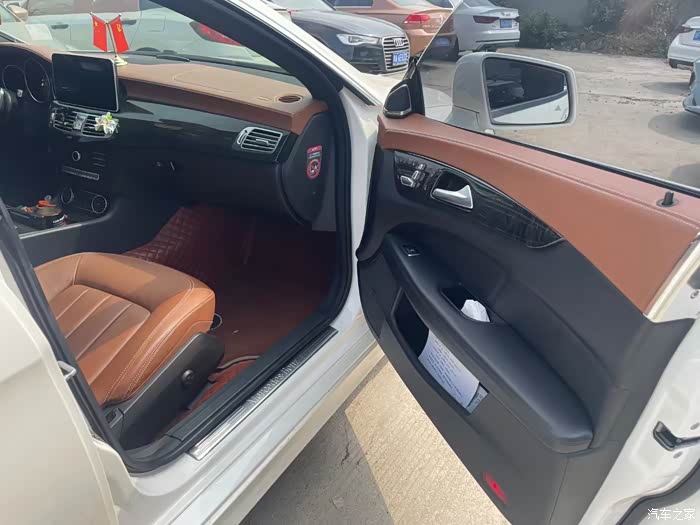 最新拿下16年奔驰cls320安全行驶9万公里车况原版