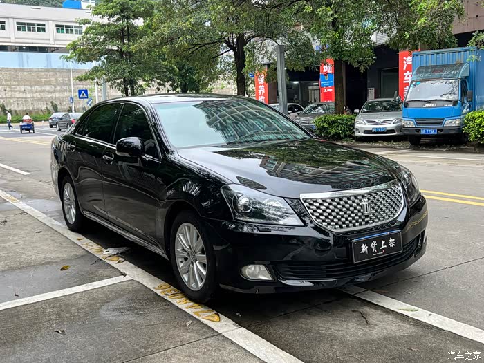 最新到店12年丰田皇冠 13代斧头灯. 黑外黑内 2.5l真