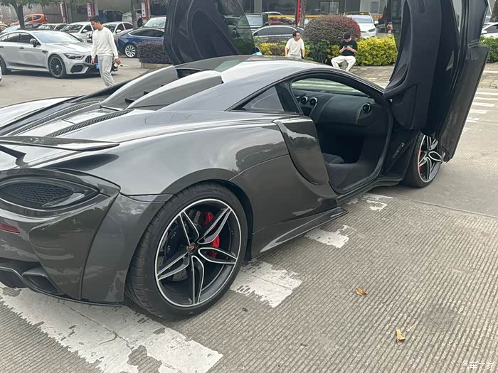 17出17上牌迈凯伦570s