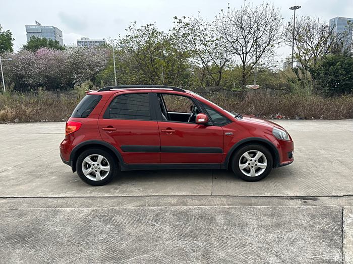 铃木汽车小suv车型 sx4图片