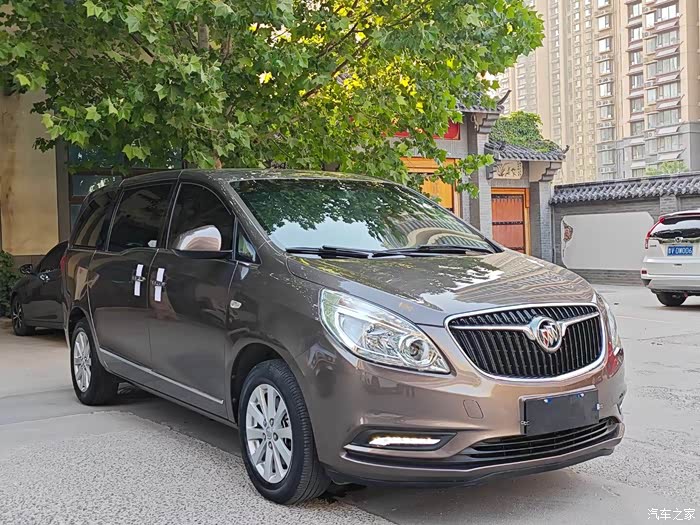 出售17年别克gl8胖头鱼