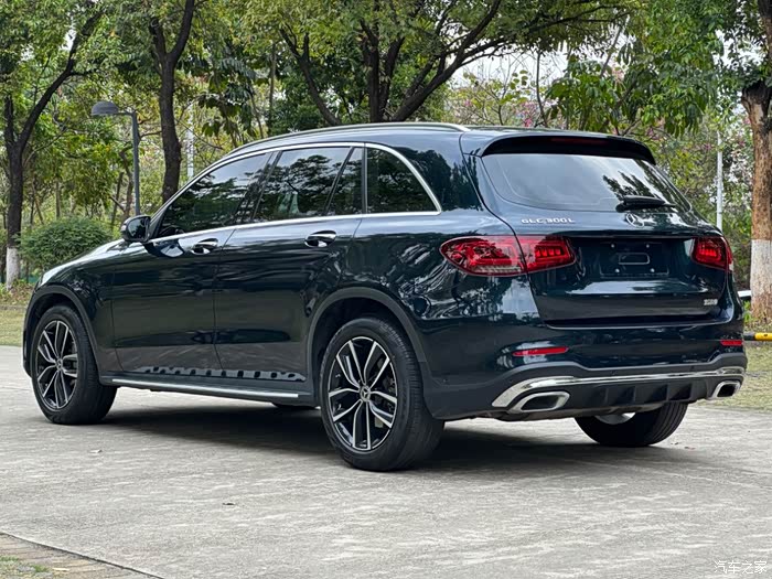 出奔驰20款改款glc300l动感型