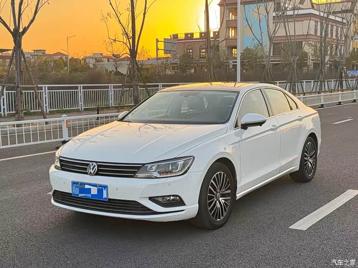 新到2017年6月大众凌渡280tsi豪华型私家一手