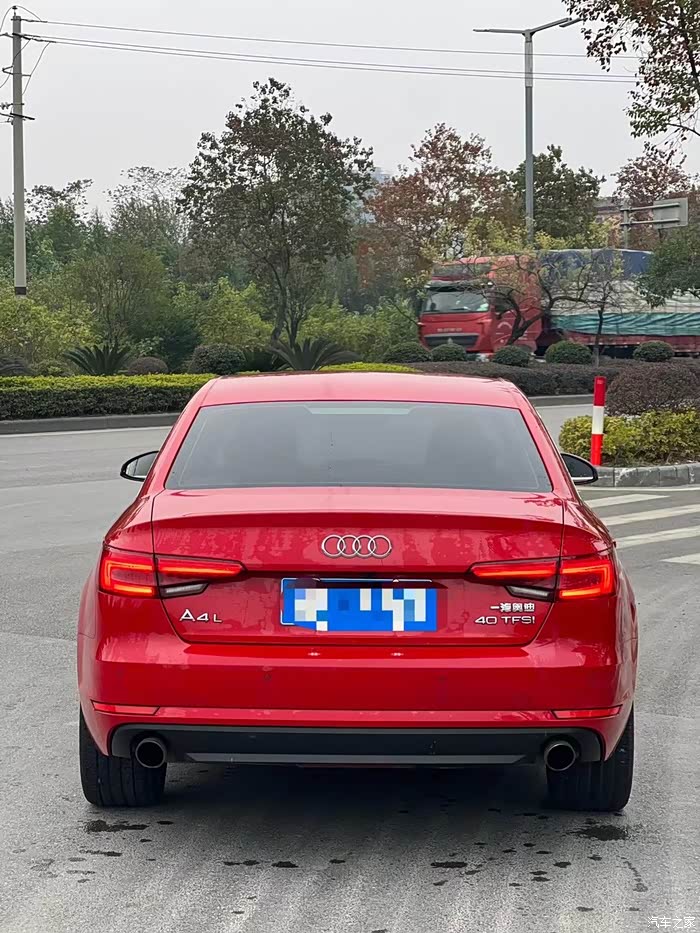 17年9月上牌奥迪a4l时尚型一手0过户车况原版一颗