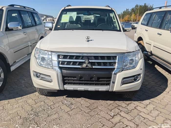 2022款帕杰罗v93国六环保公开白黑现车基础配