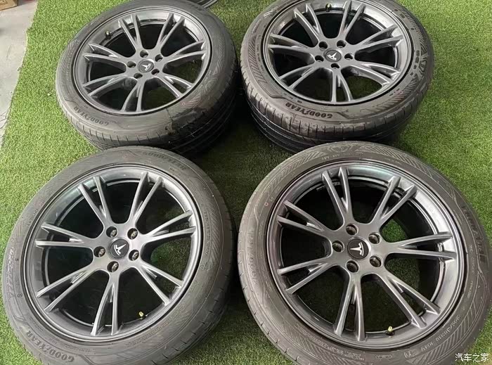 19寸特斯拉毛豆y原厂轮毂带轮胎有需要的来要细节