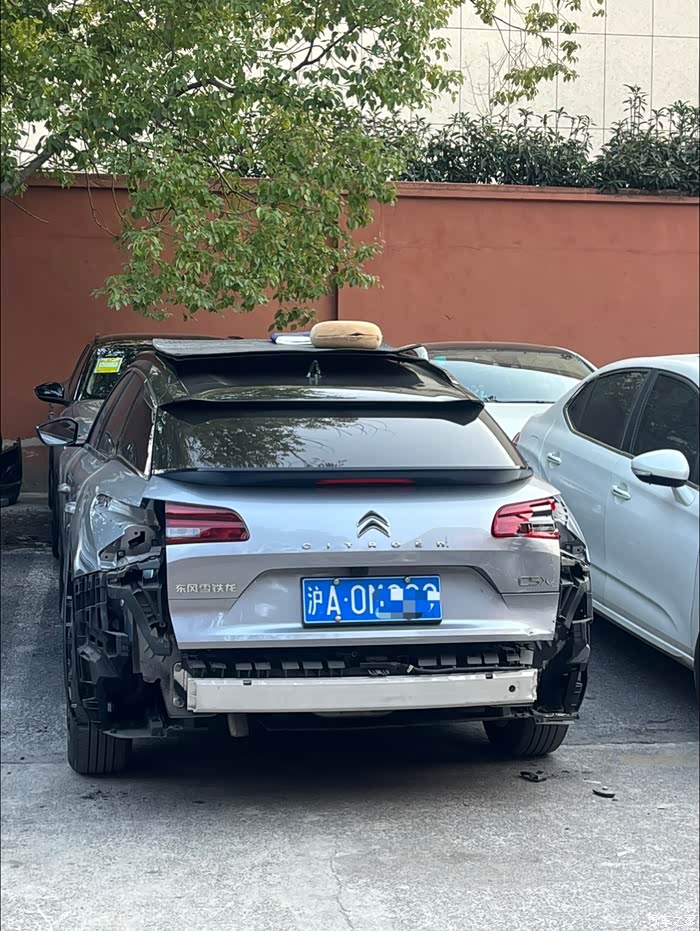 汽车之家iphone版 一次看似偶然的高速追尾事故 昨天去4s店取钥匙