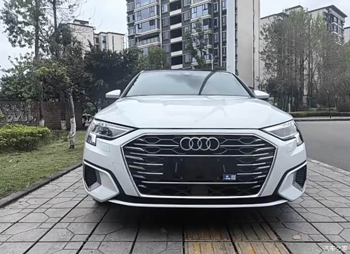 奥迪a3l 白色!简直好看