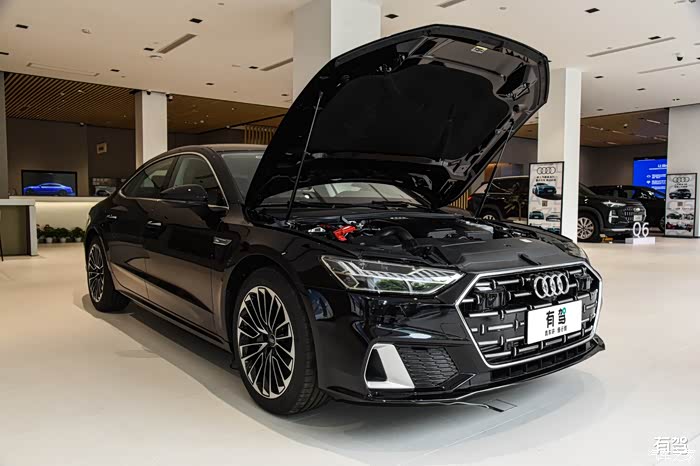 奥迪a7l 奥迪a7l为上汽奥迪首款豪华旗舰车型,承袭了奥迪