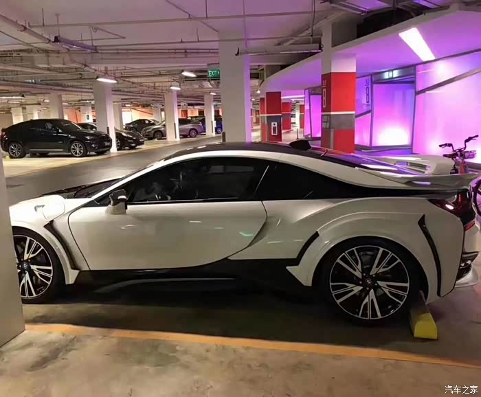 宝马i8宽体款式碳纤小包款式效果图片