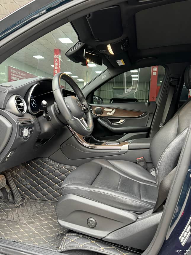 奔驰20款改款glc300l动感型2020年上牌安