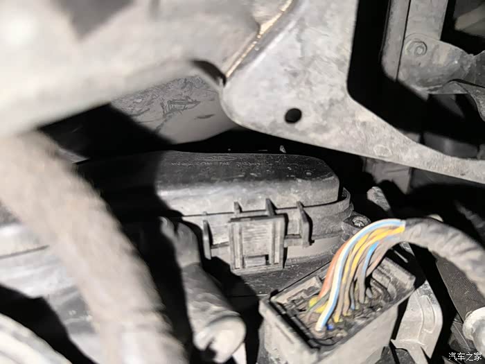 宝马320e902008款左边天使眼不亮