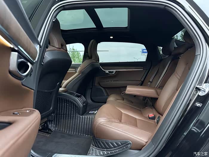 24款 沃尔沃 s90 b5 智远豪华版 哈曼卡顿音响 后排